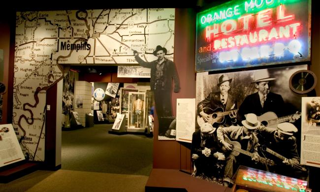 Rock N Soul Interior Exhibits