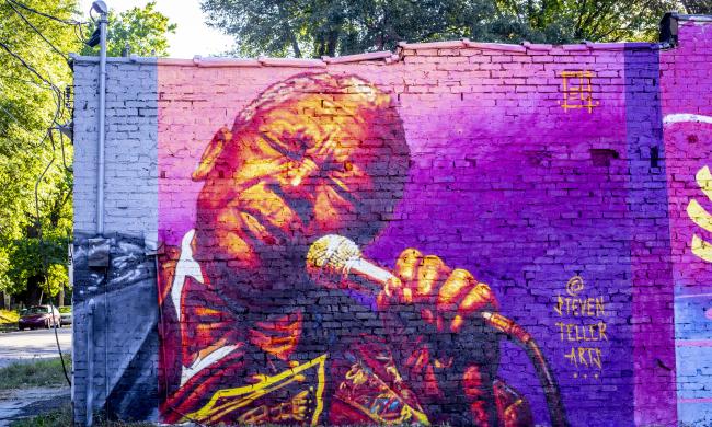 mural of bb king singing